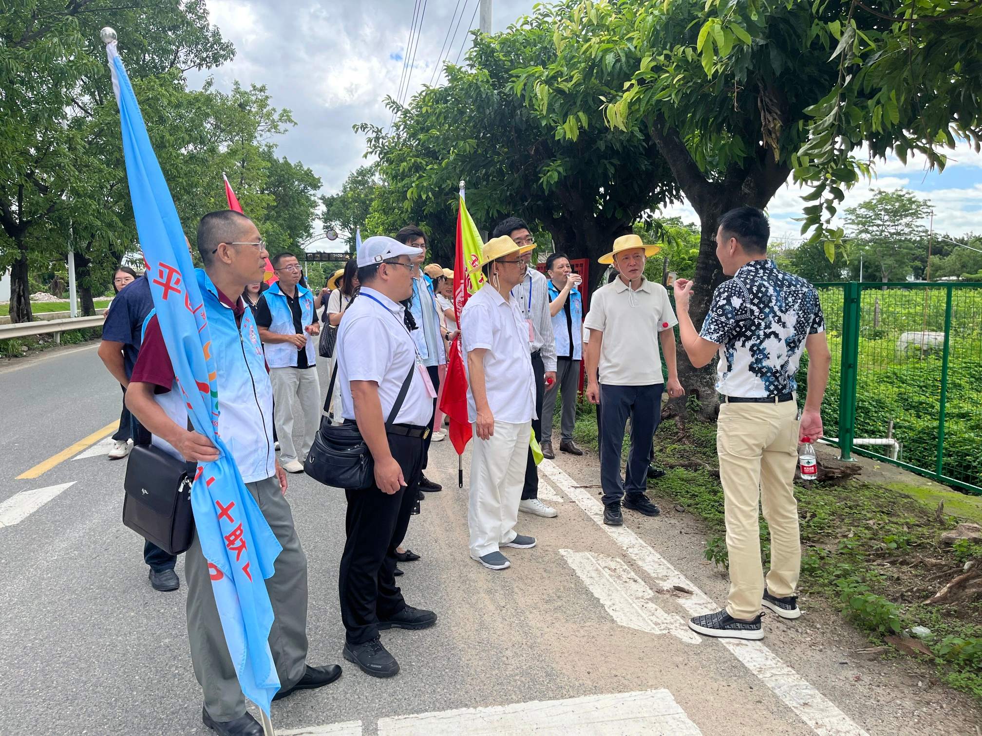 统战时讯 ｜ 金平新阶联和党派团体助力天港番石榴产业园建设护栏